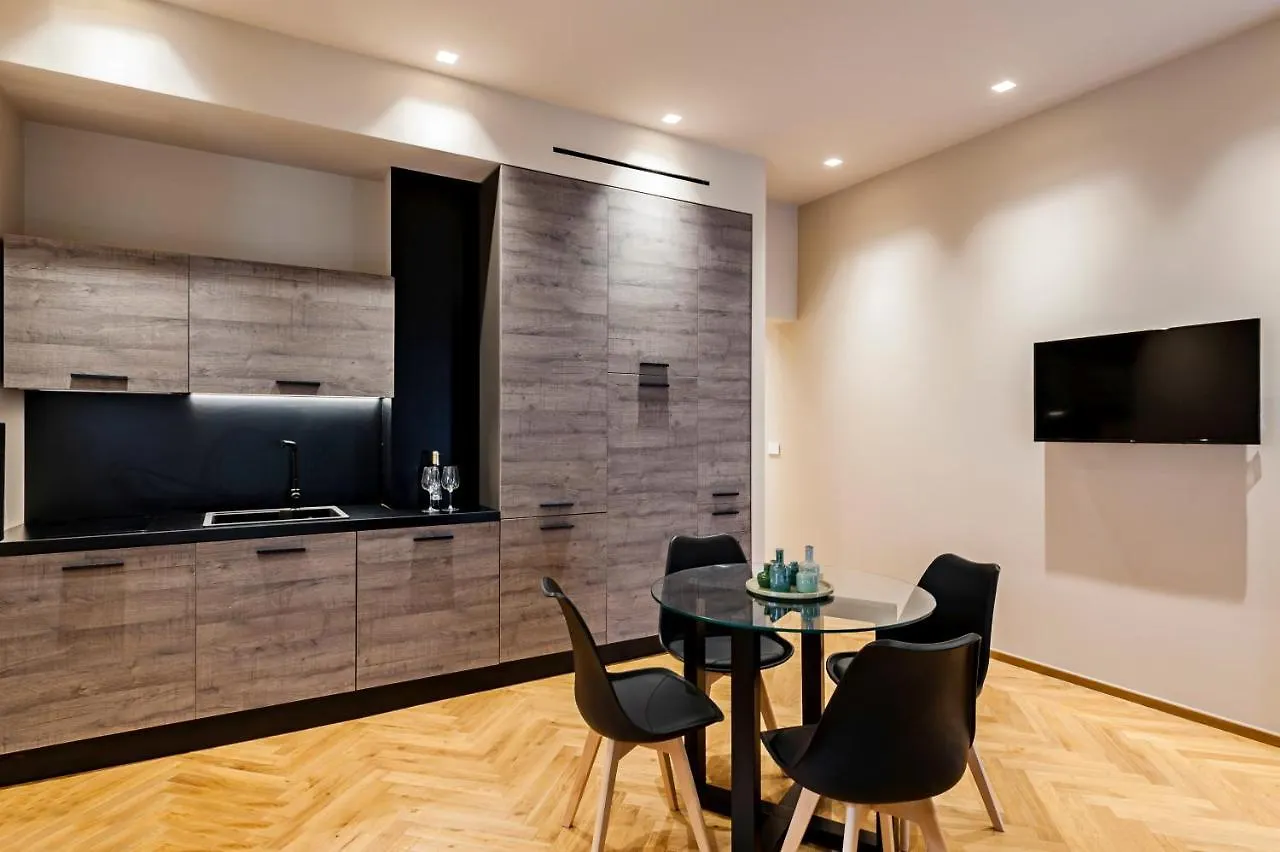 Ferrini Home - Etnea Heritage Catania Apartment
